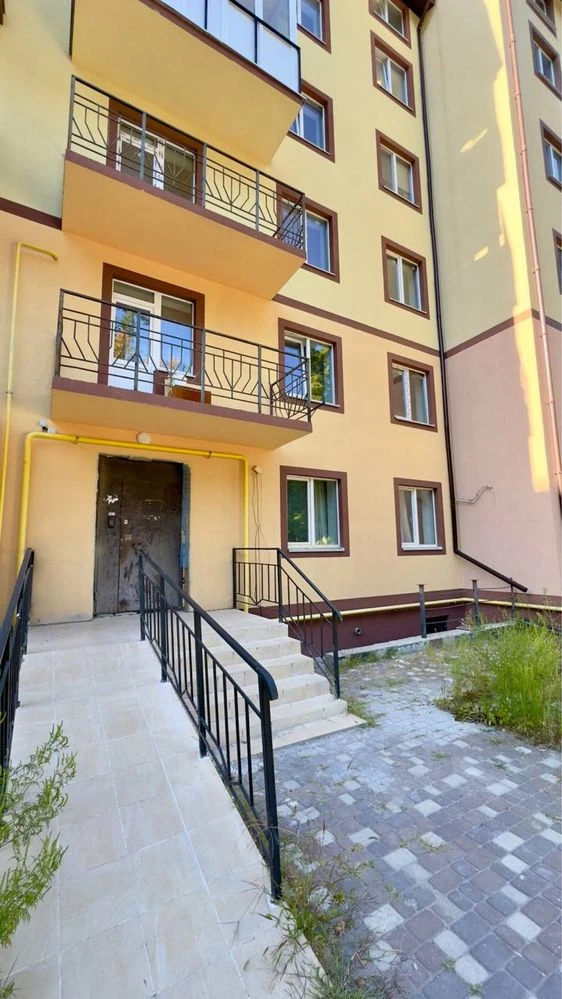 Spacious 2-bedroom apartment on Romodanova Street