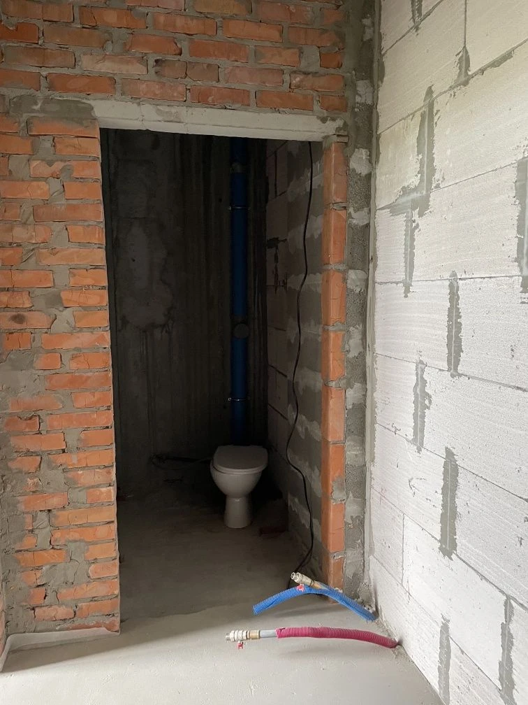 Продаж 3-к квартири, заселений будинок, повністю автономний.