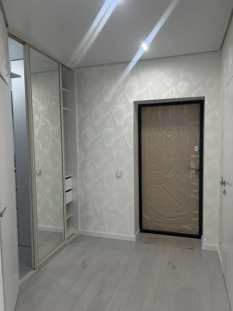 Продаж квартири з дизайнерським ремонтом!Заходь і живи!