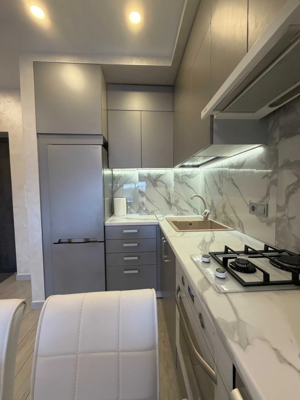 1-room apartment, new renovation, gas! No commission!