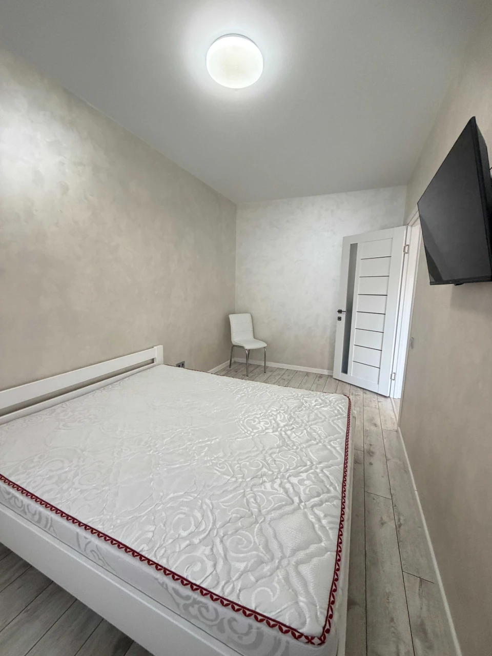 1-room apartment, new renovation, gas! No commission!