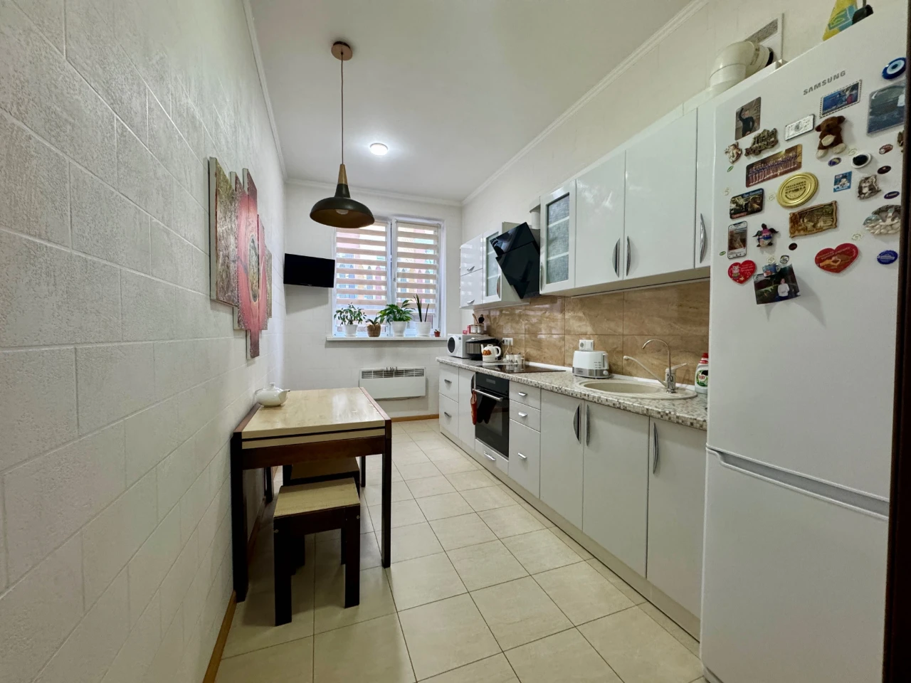Spacious 2-bedroom apartment. Central Park and Park Nezhnayka.