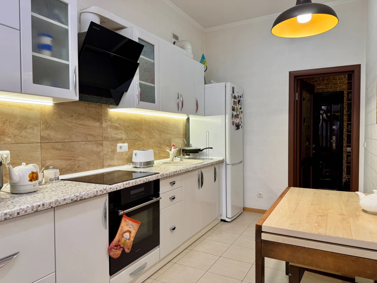 Spacious 2-bedroom apartment. Central Park and Park Nezhnayka.