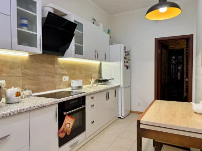 Spacious 2-bedroom apartment. Central Park and Park Nezhnayka.