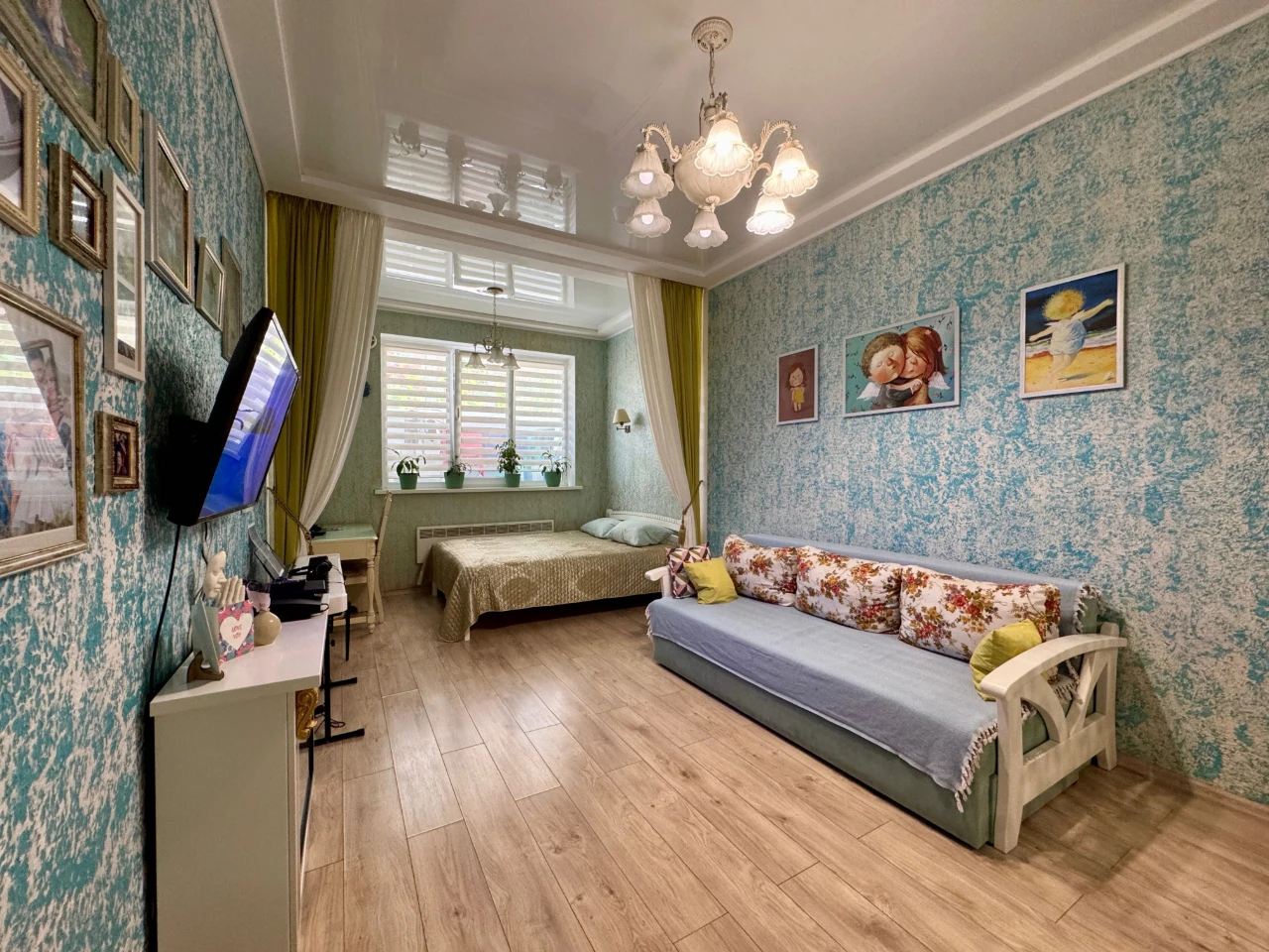 Spacious 2-bedroom apartment. Central Park and Park Nezhnayka.