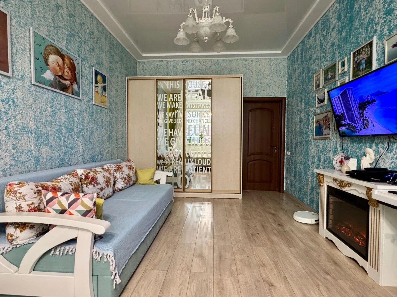 Spacious 2-bedroom apartment. Central Park and Park Nezhnayka.