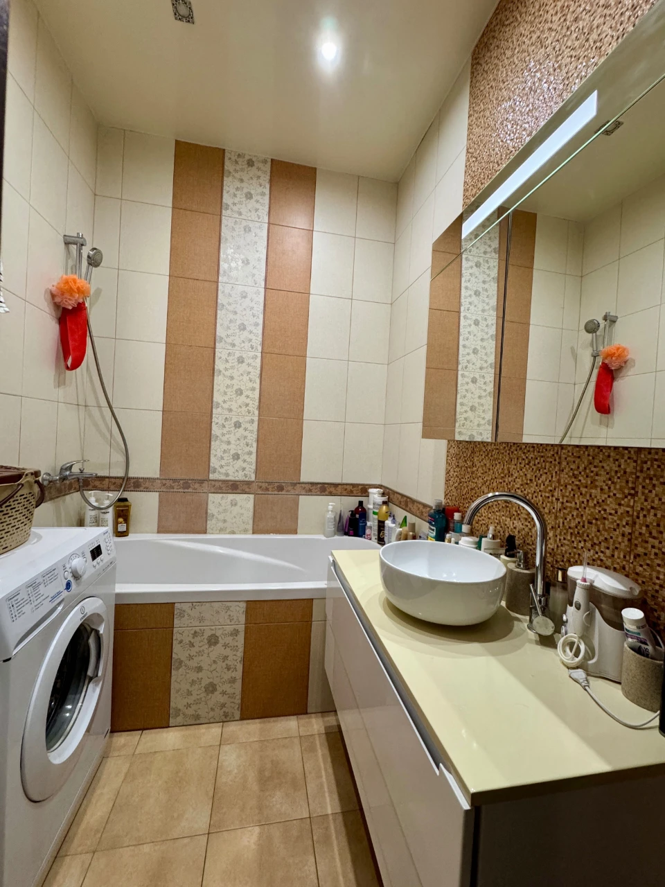Spacious 2-bedroom apartment. Central Park and Park Nezhnayka.