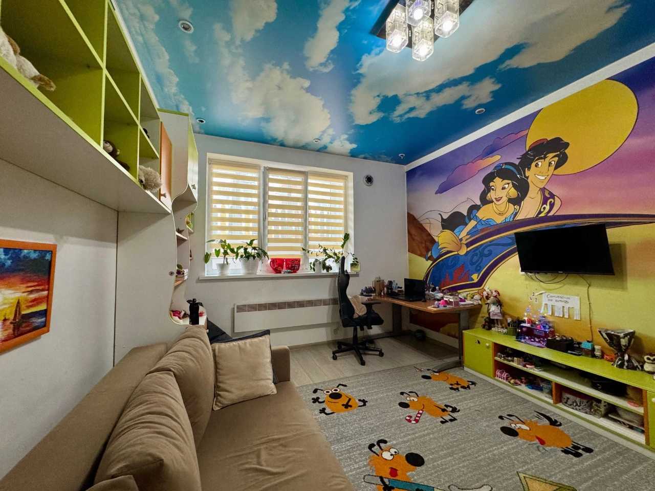 Spacious 2-bedroom apartment. Central Park and Park Nezhnayka.