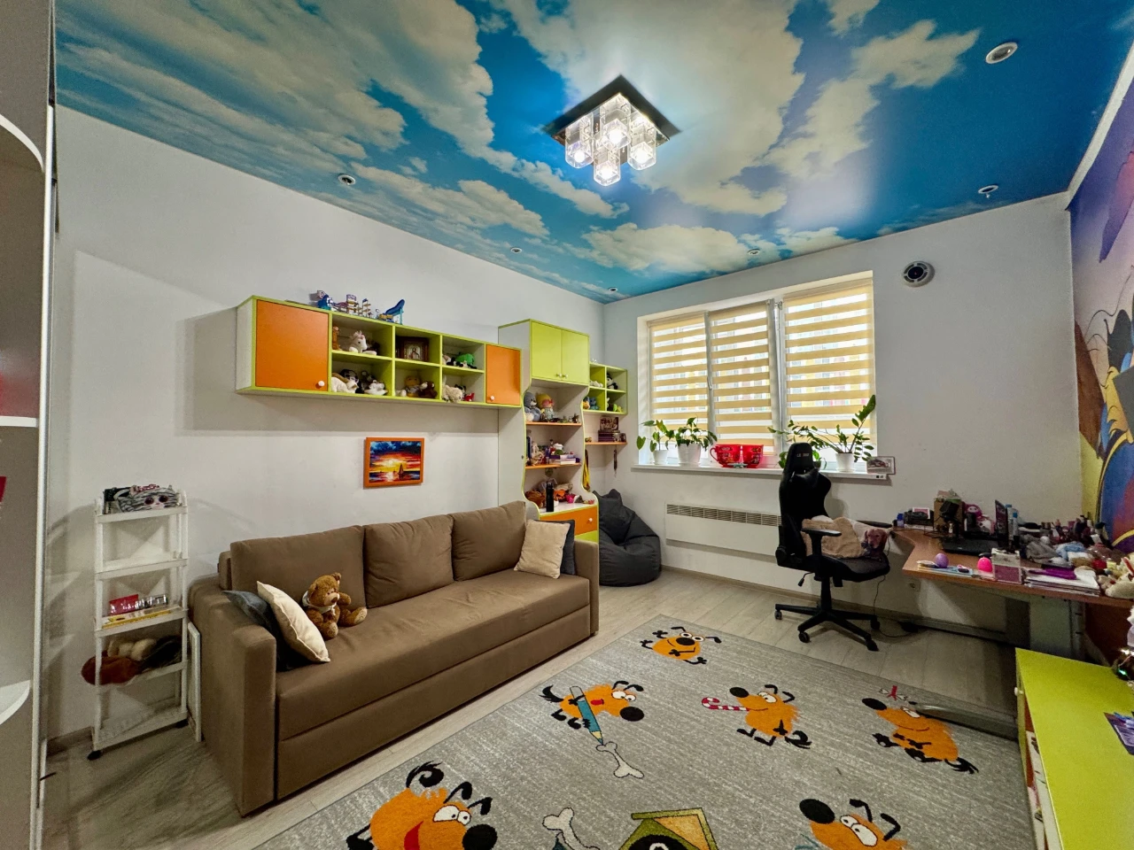 Spacious 2-bedroom apartment. Central Park and Park Nezhnayka.