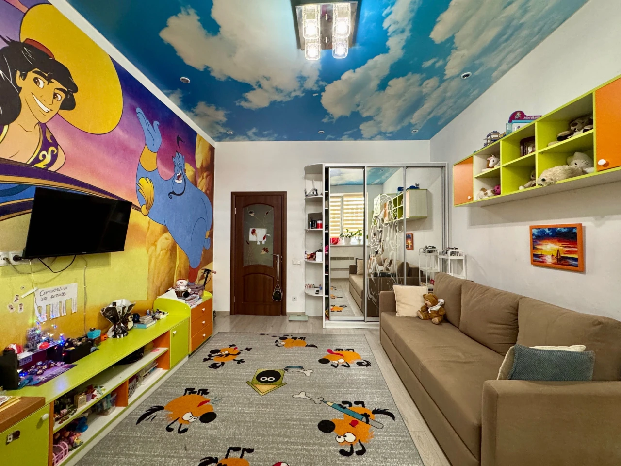 Spacious 2-bedroom apartment. Central Park and Park Nezhnayka.