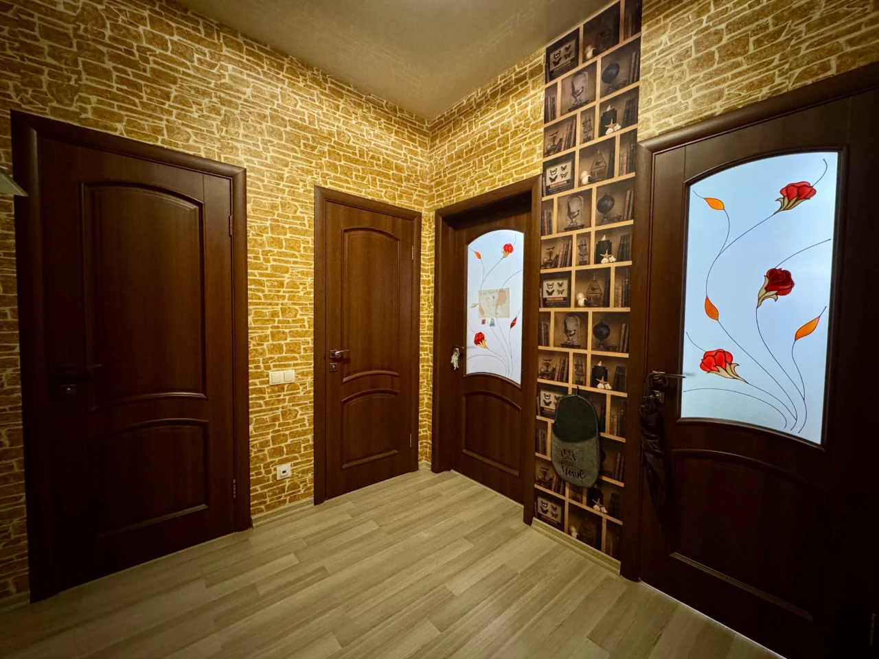 Spacious 2-bedroom apartment. Central Park and Park Nezhnayka.