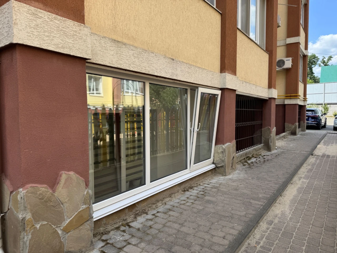 Spacious 2-bedroom apartment. Central Park and Park Nezhnayka.