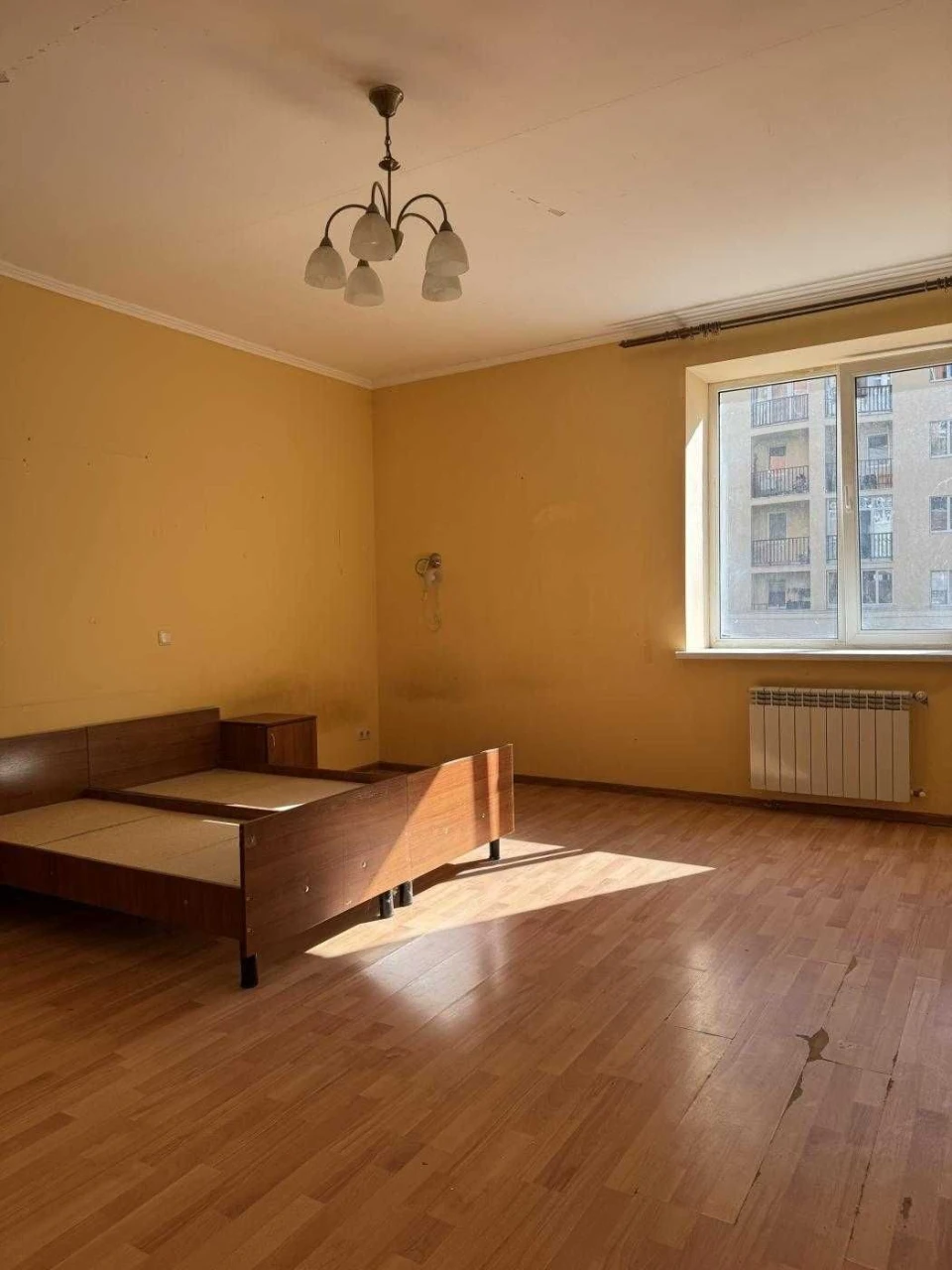 ПРОДАЖ! Простора 3-кімнатна квартира 103 м² — під ремонт, з