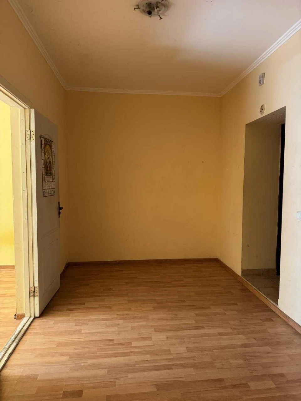 ПРОДАЖ! Простора 3-кімнатна квартира 103 м² — під ремонт, з