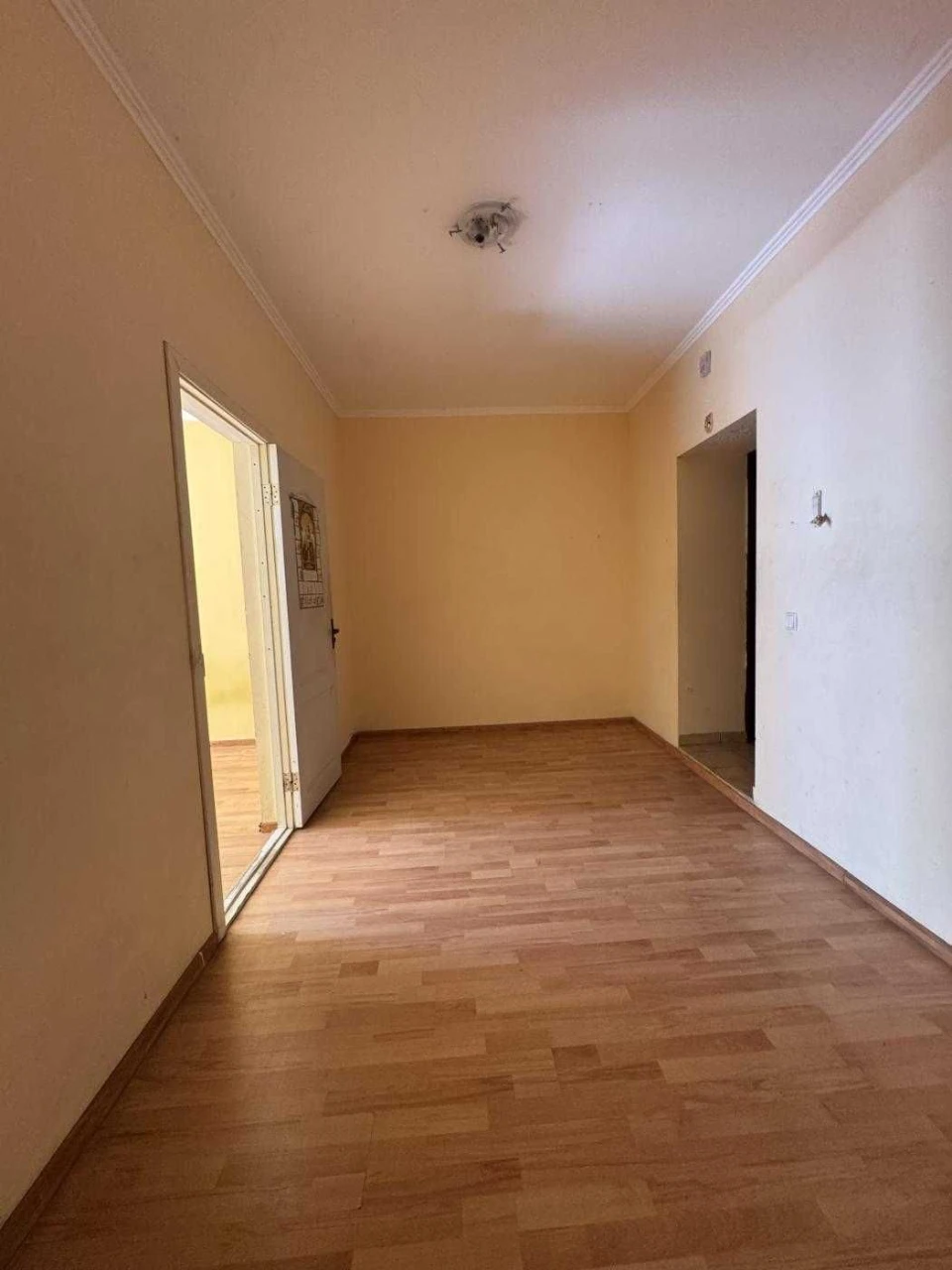 ПРОДАЖ! Простора 3-кімнатна квартира 103 м² — під ремонт, з