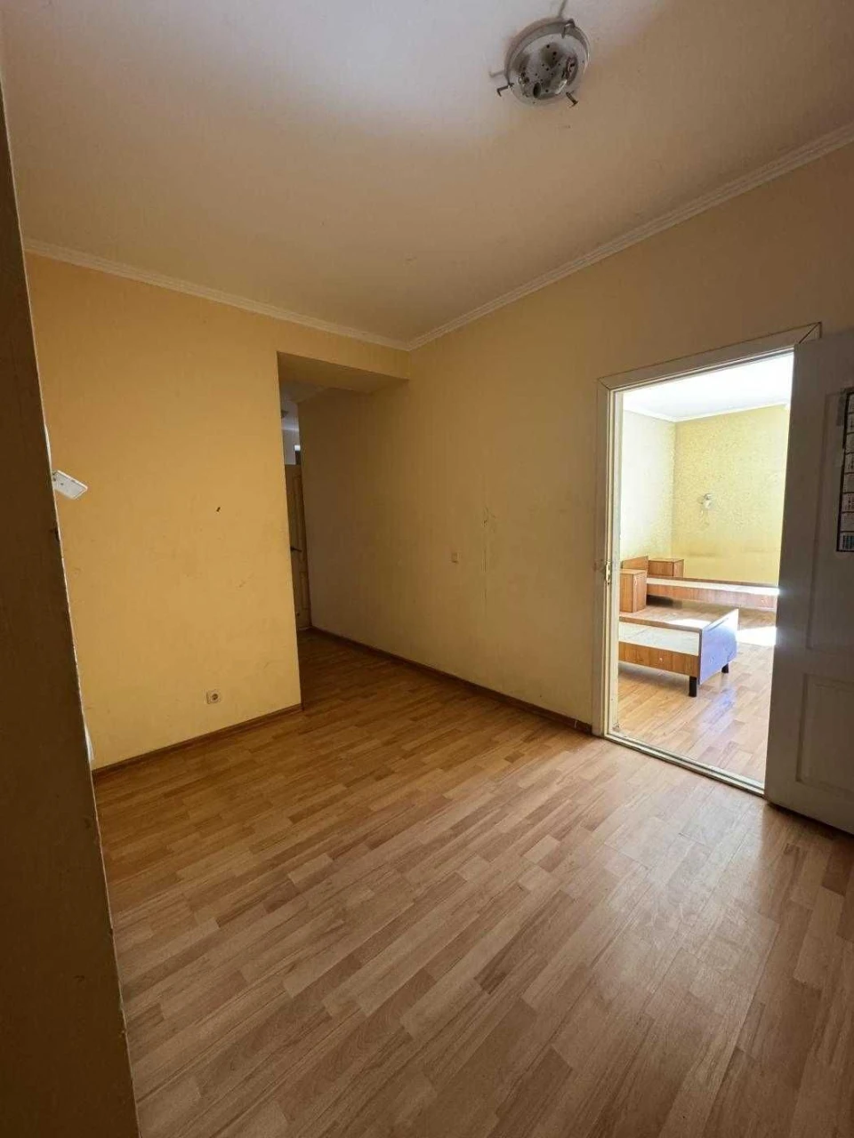ПРОДАЖ! Простора 3-кімнатна квартира 103 м² — під ремонт, з