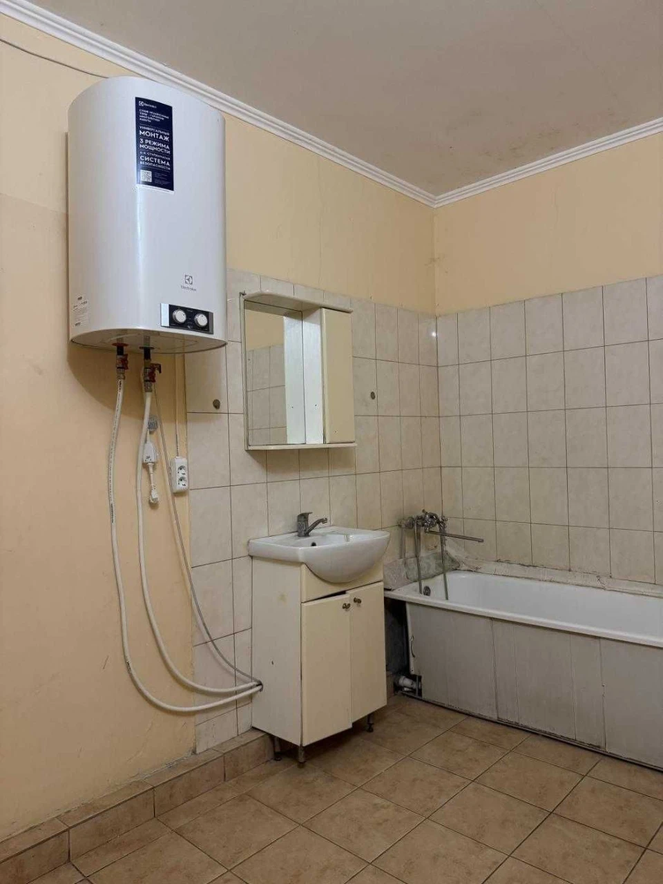 ПРОДАЖ! Простора 3-кімнатна квартира 103 м² — під ремонт, з