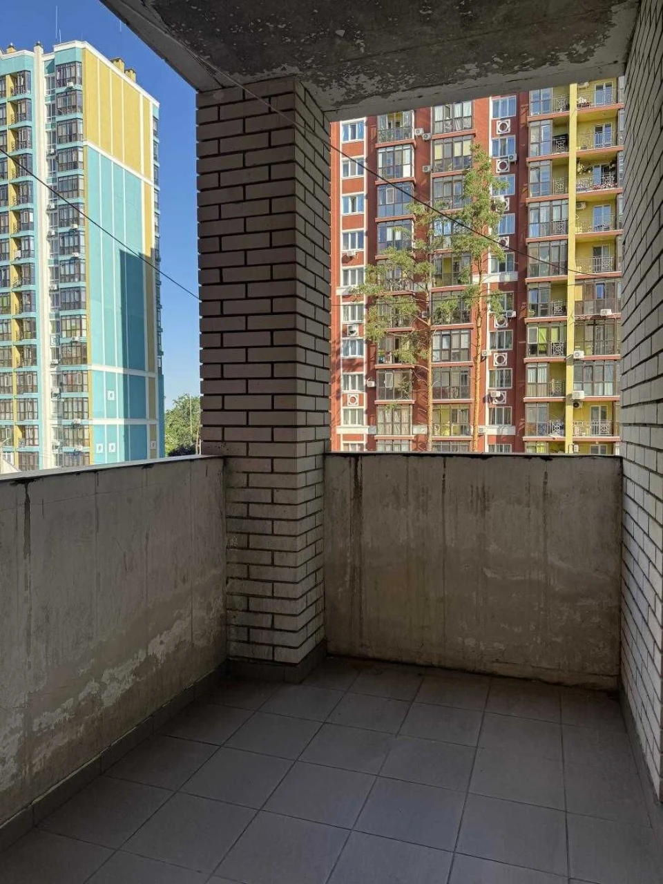ПРОДАЖ! Простора 3-кімнатна квартира 103 м² — під ремонт, з