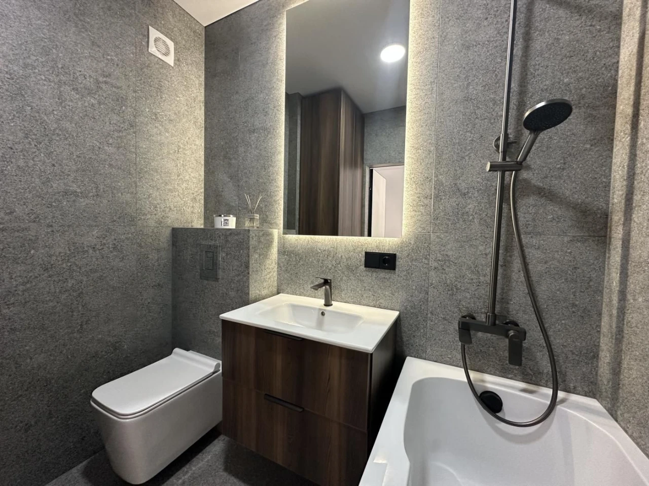 City Park Residence, one-bedroom apartment renovated, with wardrobe