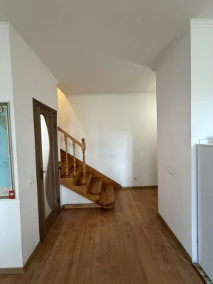 2-bedroom apartment renovated. View of pine trees. Gas, balcony. P