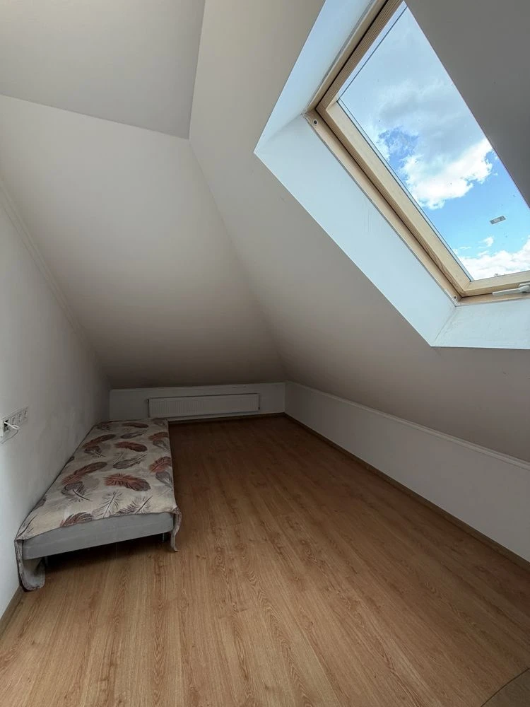 2-bedroom apartment renovated. View of pine trees. Gas, balcony. P