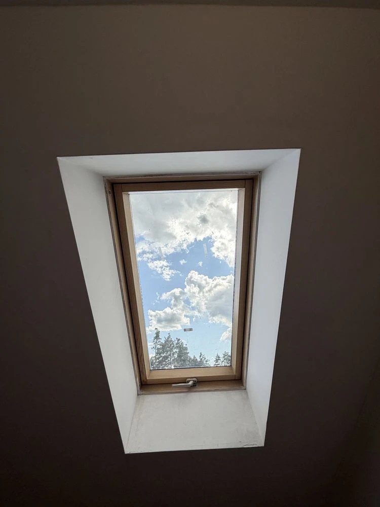 2-bedroom apartment renovated. View of pine trees. Gas, balcony. P