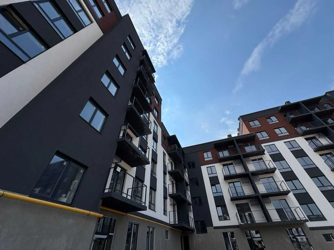 Apartment in ЖК Бургундія 3! Spacious 1-bedroom apartment with balcony!