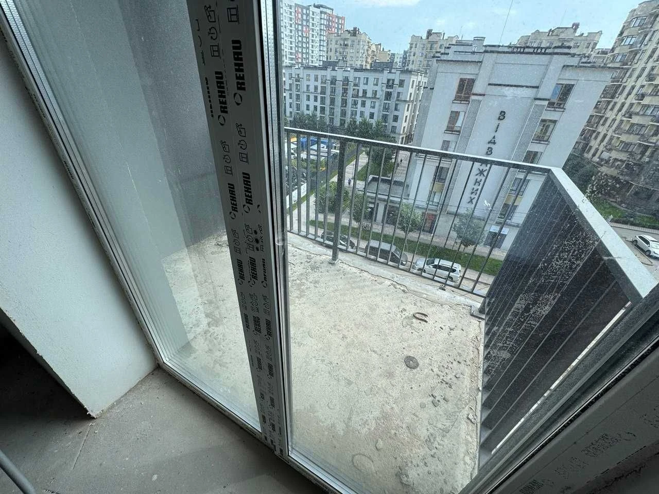 Apartment in ЖК Бургундія 3! Spacious 1-bedroom apartment with balcony!