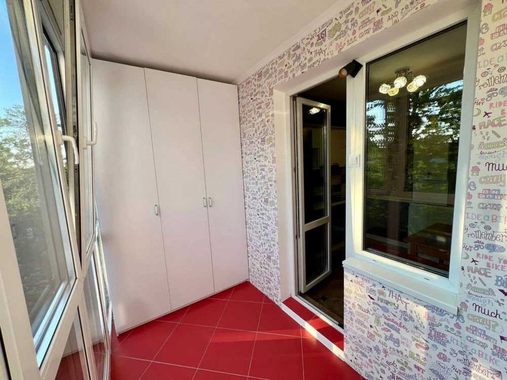 1-bedroom apartment for sale in the city center with renovation