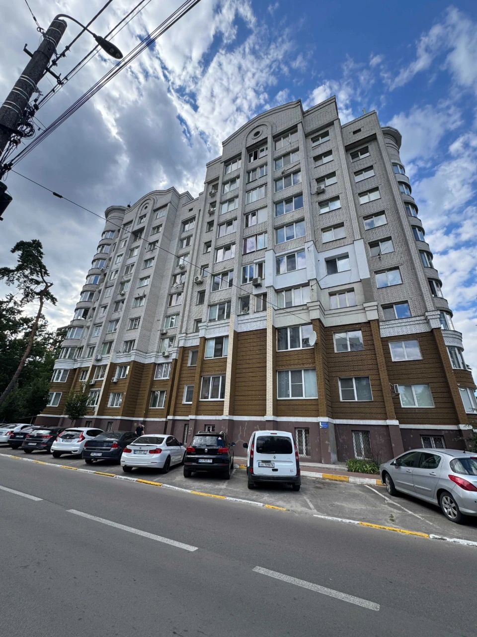 Spacious 2-bedroom apartment in the city center near a school. 2% оформлення