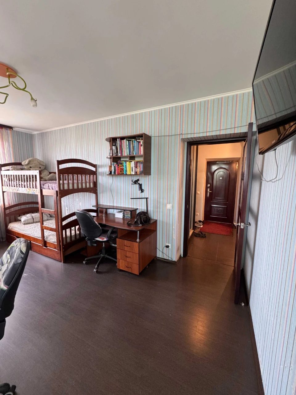 Spacious 2-bedroom apartment in the city center near a school. 2% оформлення