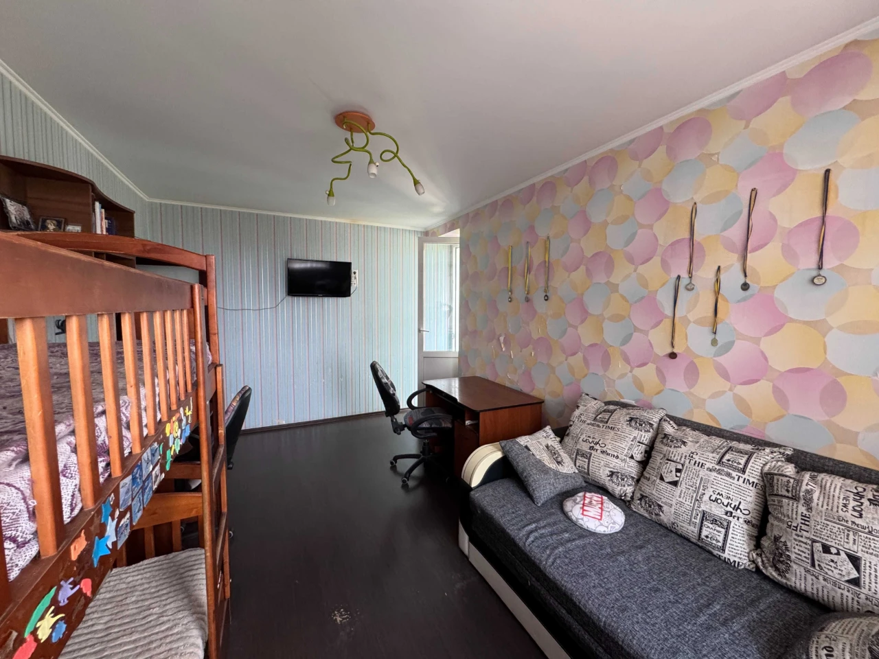 Spacious 2-bedroom apartment in the city center near a school. 2% оформлення