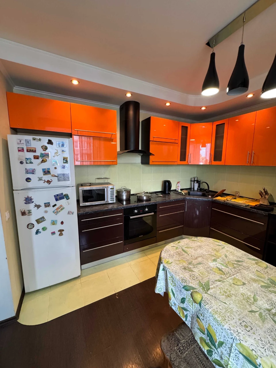 Spacious 2-bedroom apartment in the city center near a school. 2% оформлення