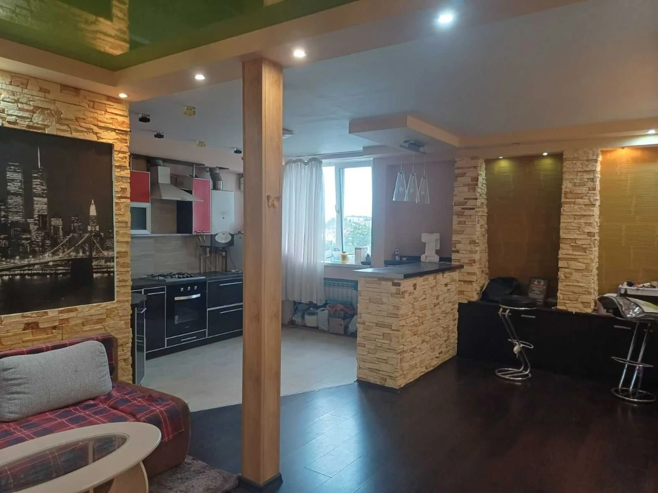 3-room apartment renovated! Central part of the city, gas. Without