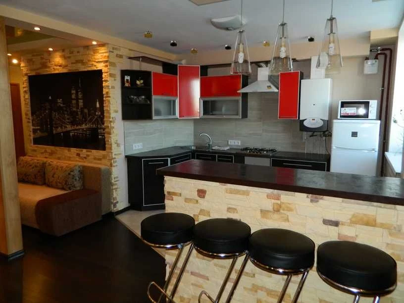 3-room apartment renovated! Central part of the city, gas. Without