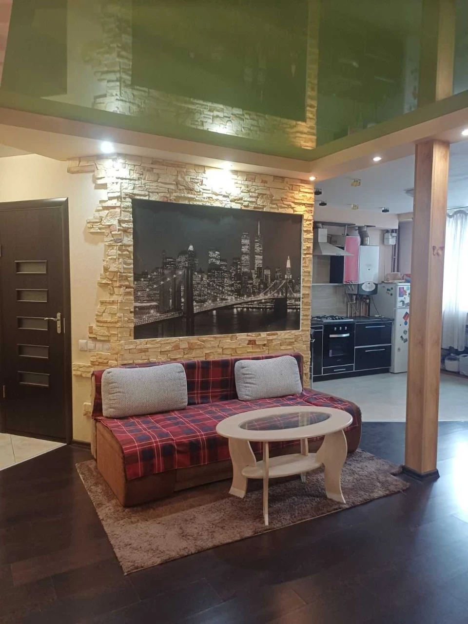3-room apartment renovated! Central part of the city, gas. Without