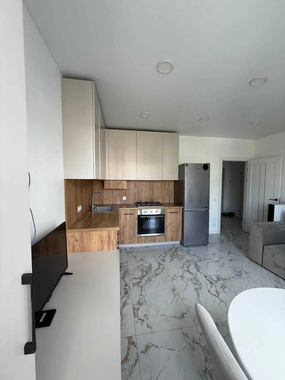 1-room apartment with renovation and appliances near the park! Independent