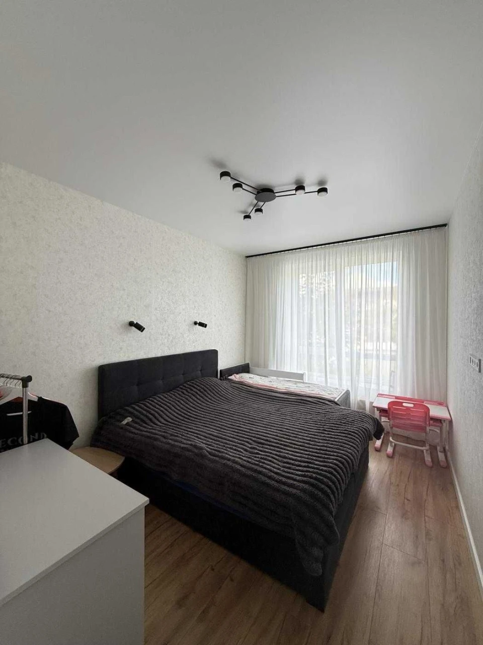 1-room apartment with renovation and appliances near the park! Independent