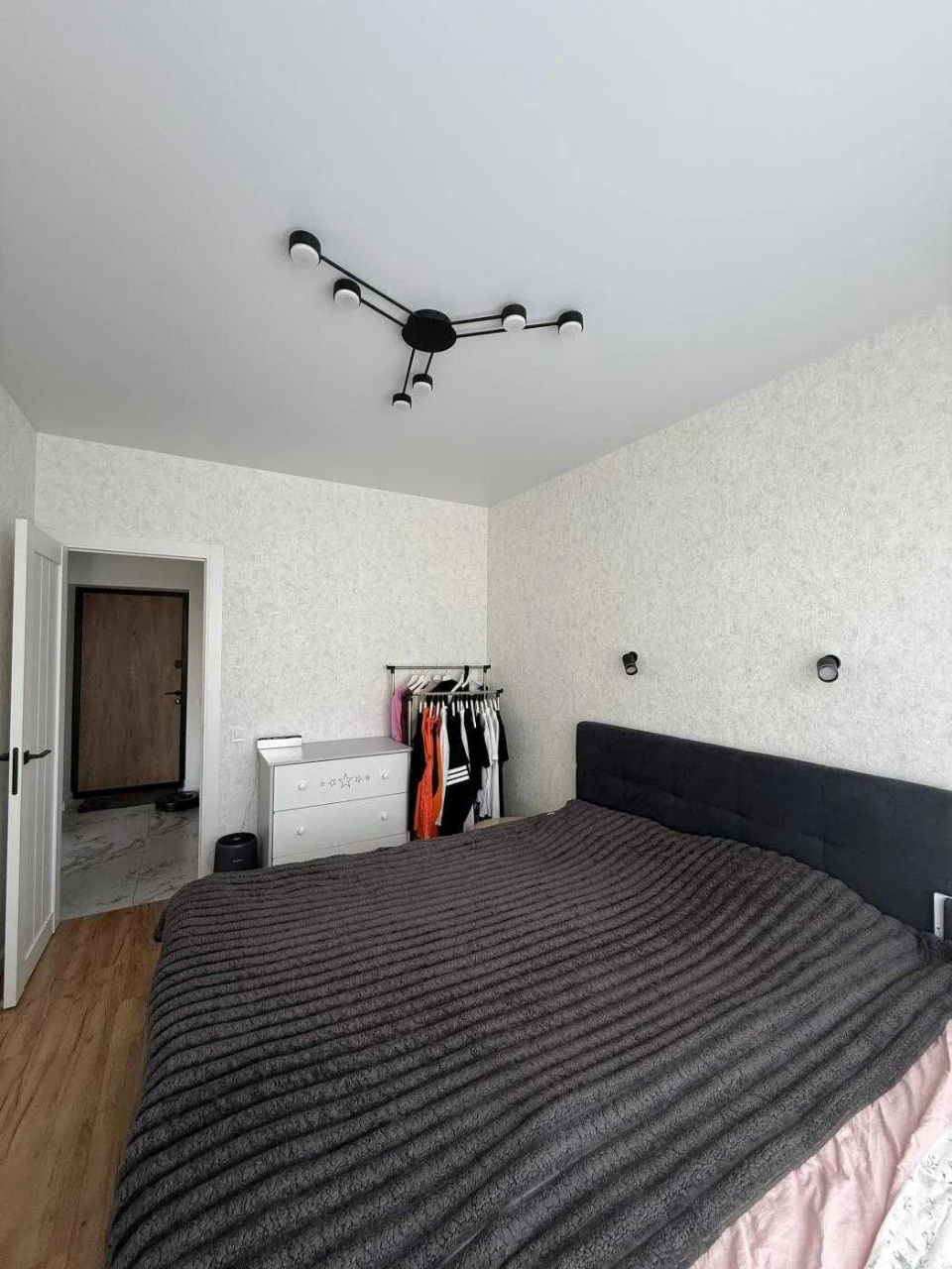 1-room apartment with renovation and appliances near the park! Independent