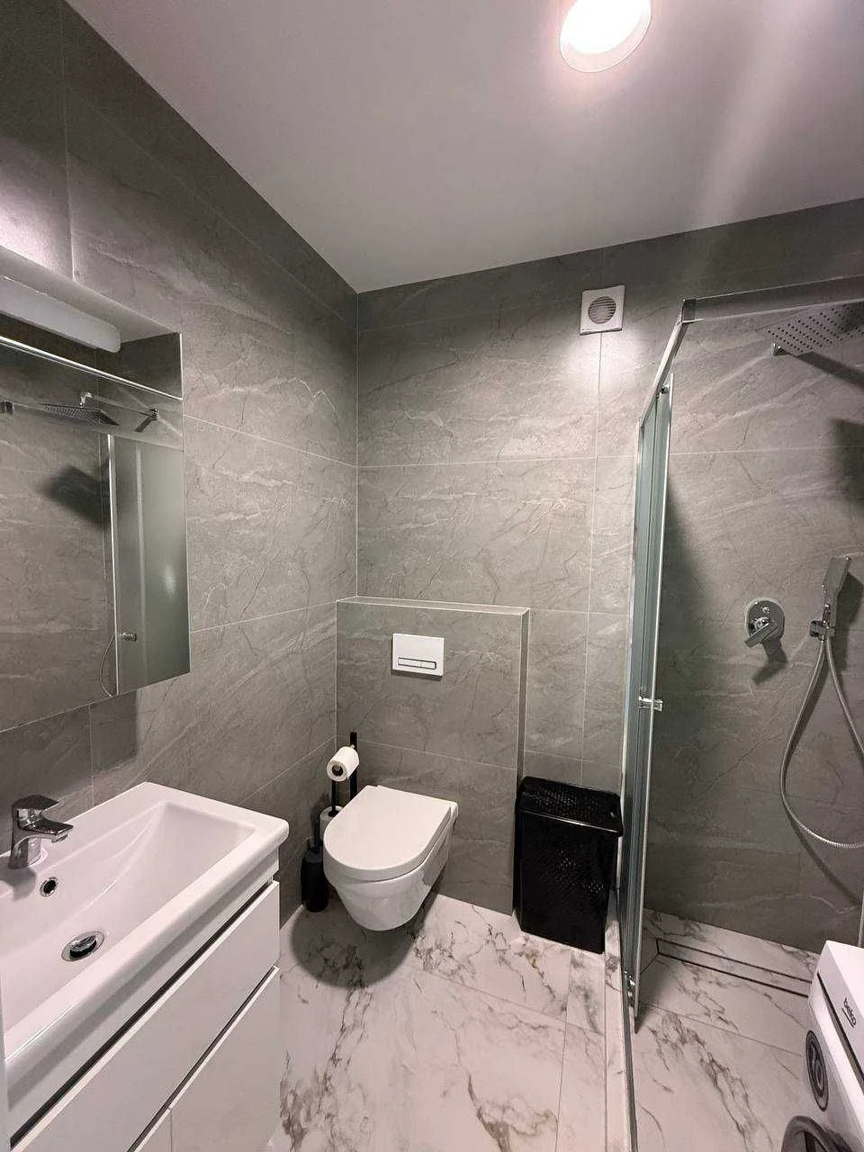 1-room apartment with renovation and appliances near the park! Independent
