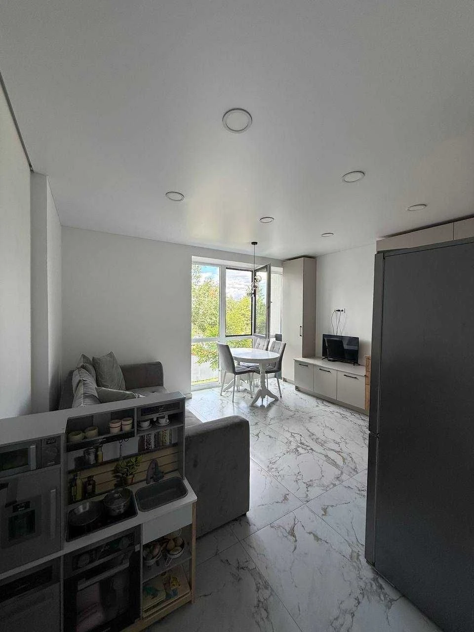 1-room apartment with renovation and appliances near the park! Independent