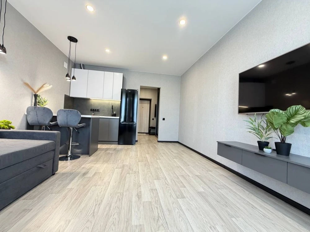 Apartment for sale with excellent renovation in the "Molodyist" residential complex