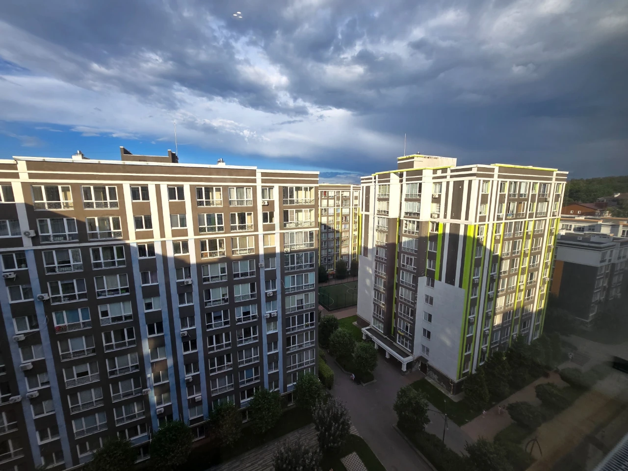 One-bedroom apartment with smart layout. New renovation!