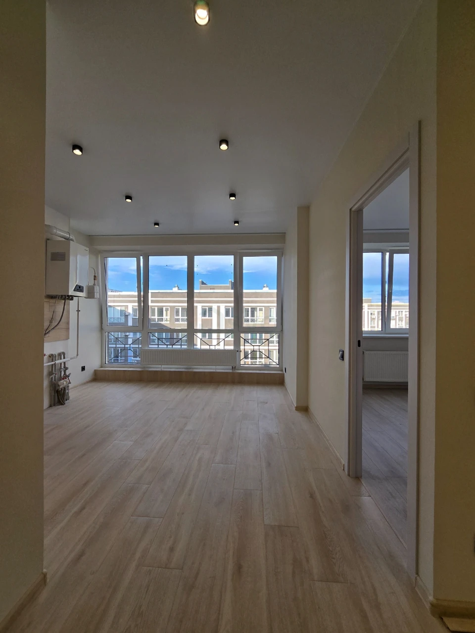 One-bedroom apartment with smart layout. New renovation!