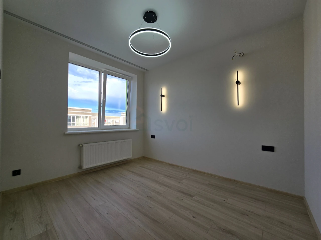 One-bedroom apartment with smart layout. New renovation!