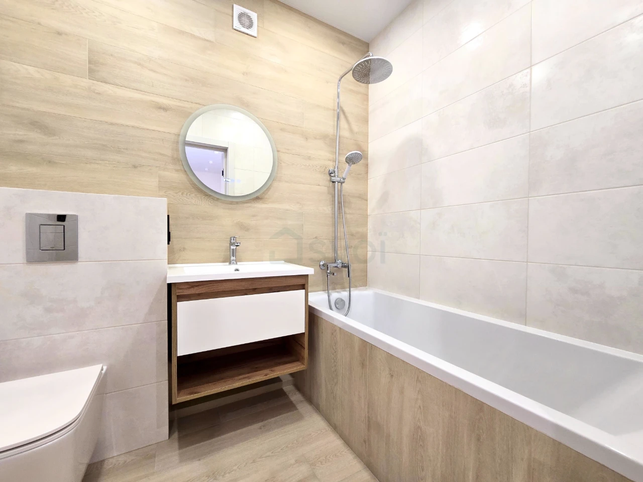 One-bedroom apartment with smart layout. New renovation!