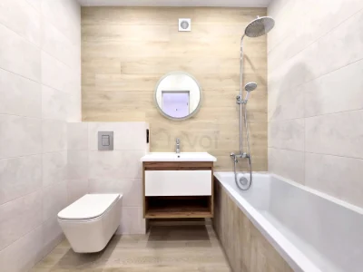 One-bedroom apartment with smart layout. New renovation!