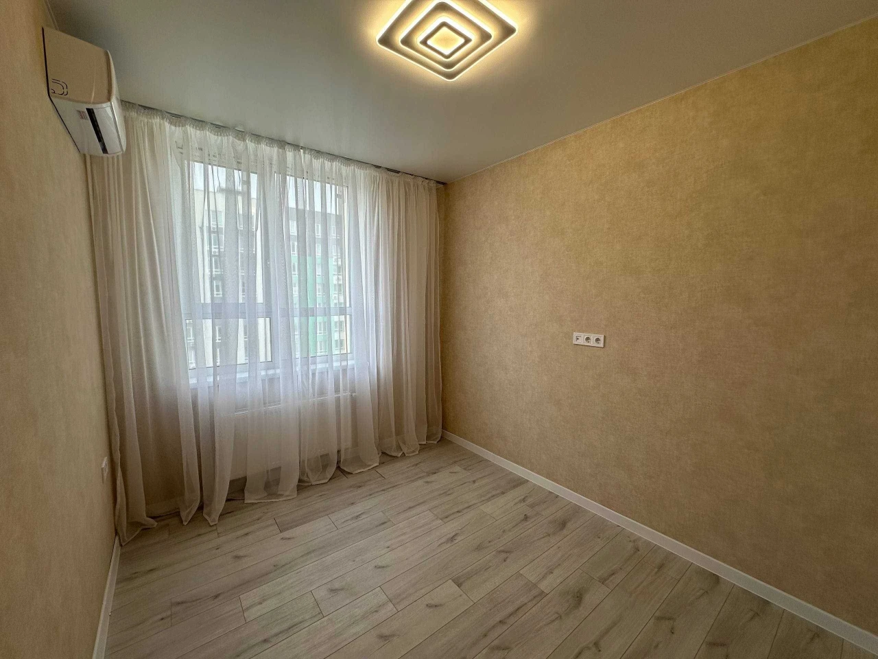 Sale of a 2-room apartment, 59.3 sq m. Furniture and appliances. Full renovation. State.