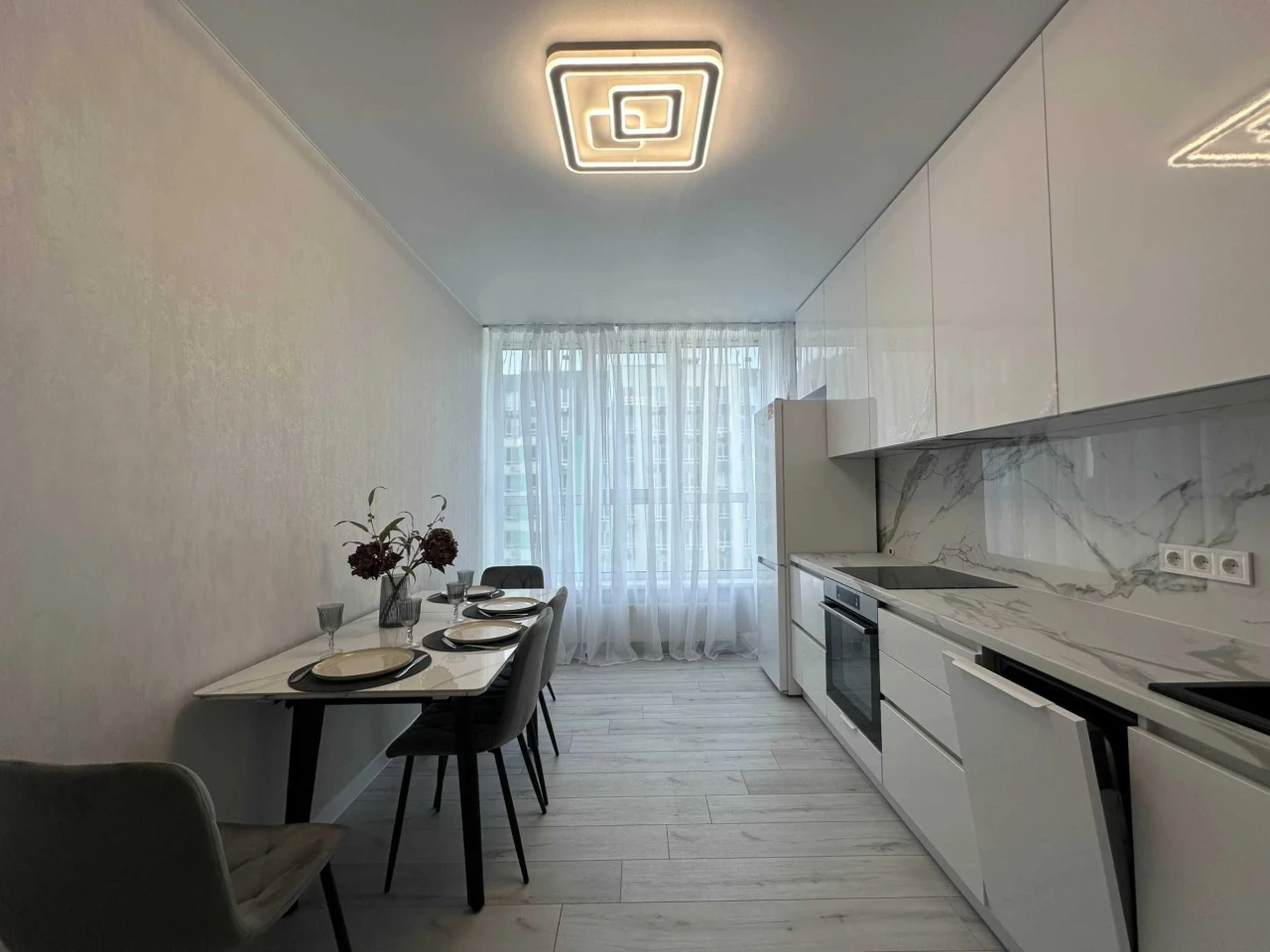 Sale of a 2-room apartment, 59.3 sq m. Furniture and appliances. Full renovation. State.