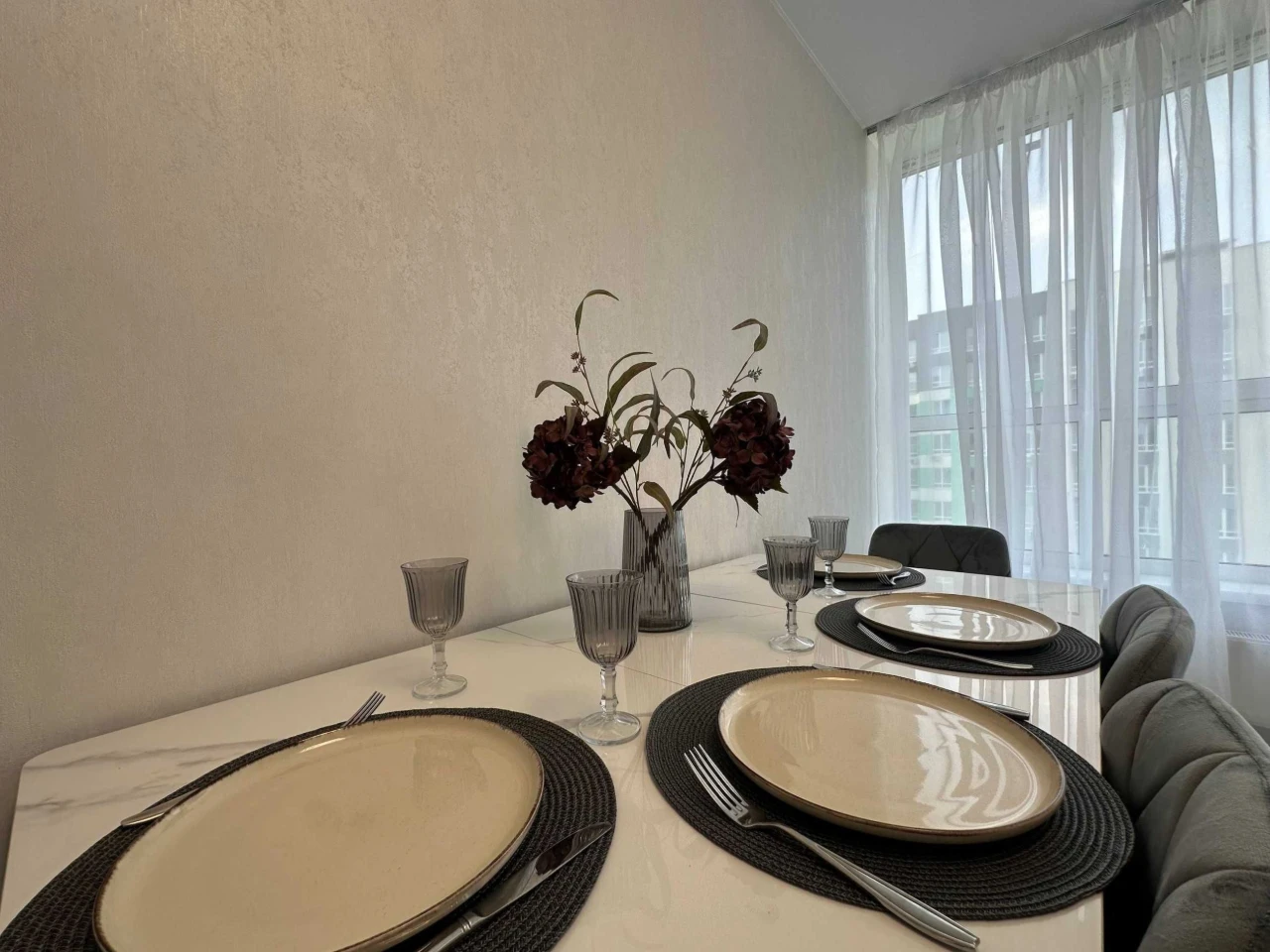 Sale of a 2-room apartment, 59.3 sq m. Furniture and appliances. Full renovation. State.